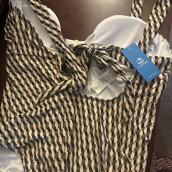 Cupshe Brown and White Geometric One Piece Swimsuit - Picture 3 of 4